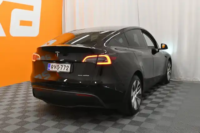 Musta Tila-auto, Tesla Model Y – RVO-772