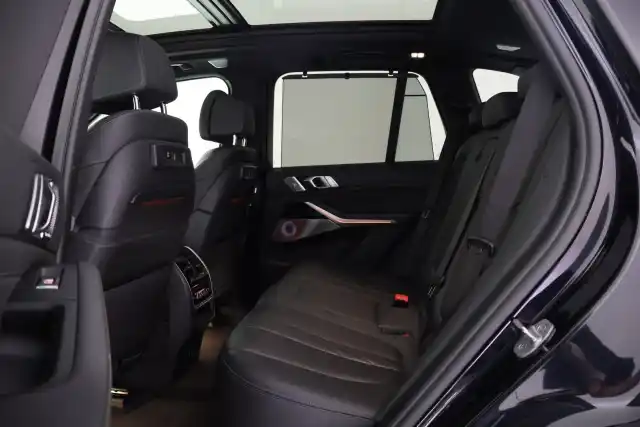 Musta Maastoauto, BMW X5 – RVR-809