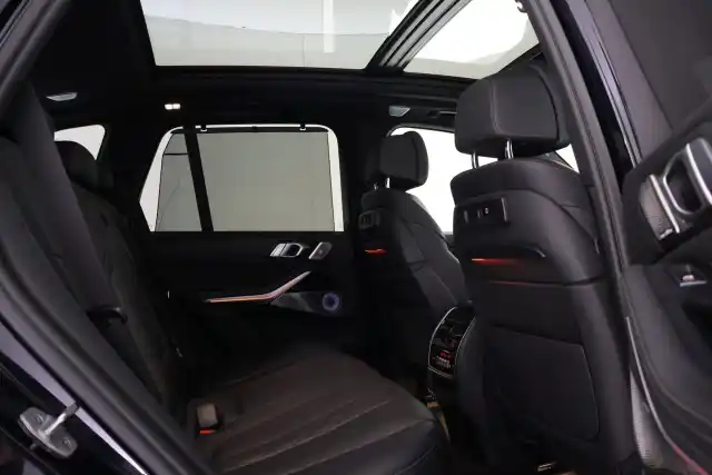 Musta Maastoauto, BMW X5 – RVR-809