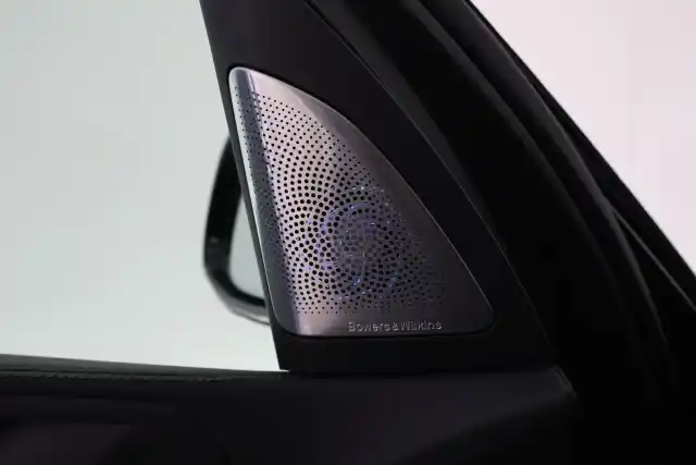Musta Maastoauto, BMW X5 – RVR-809