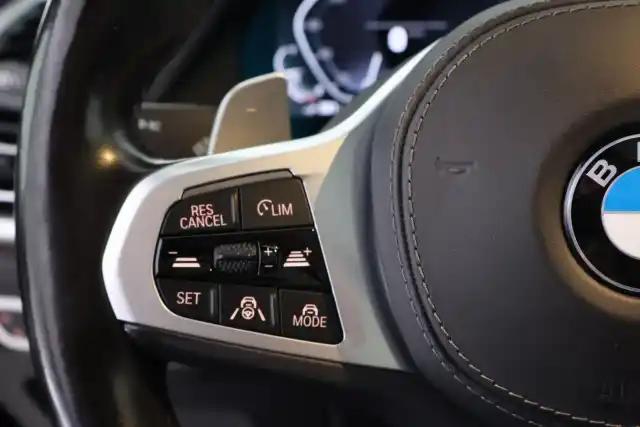 Musta Maastoauto, BMW X5 – RVR-809
