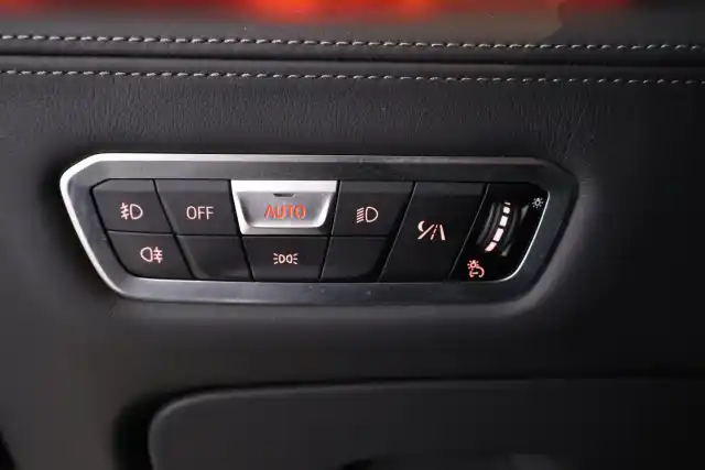 Musta Maastoauto, BMW X5 – RVR-809