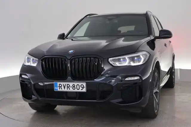 Musta Maastoauto, BMW X5 – RVR-809