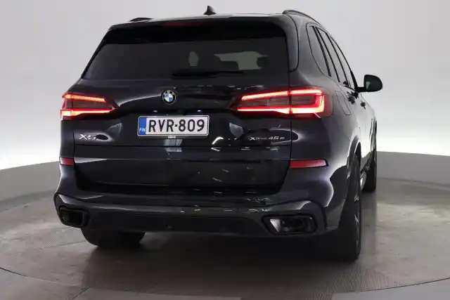 Musta Maastoauto, BMW X5 – RVR-809