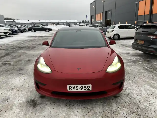 Punainen Sedan, Tesla Model 3 – RVS-952