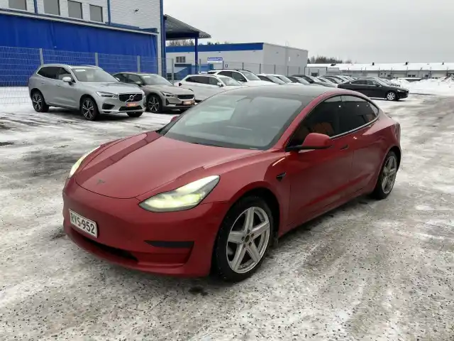 Punainen Sedan, Tesla Model 3 – RVS-952