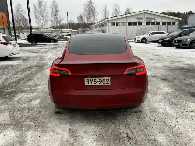 Punainen Sedan, Tesla Model 3 – RVS-952