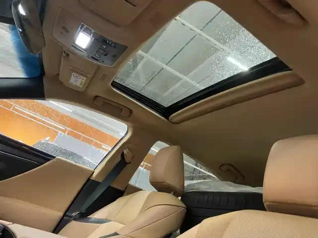 Musta Sedan, Lexus ES300 – RVV-694