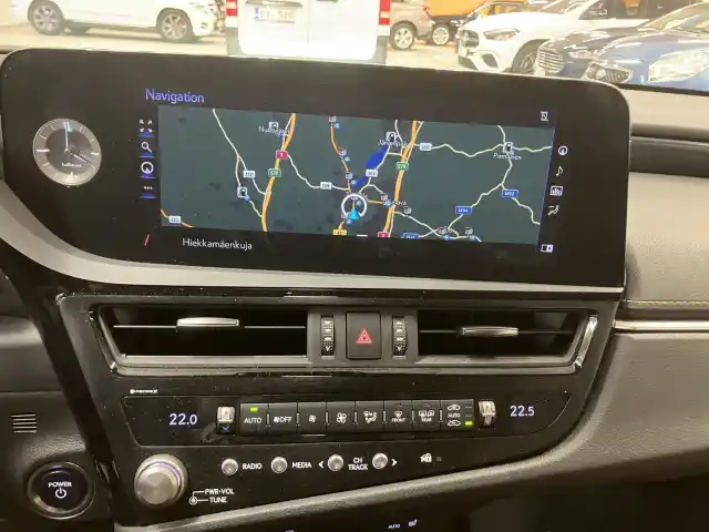 Musta Sedan, Lexus ES300 – RVV-694