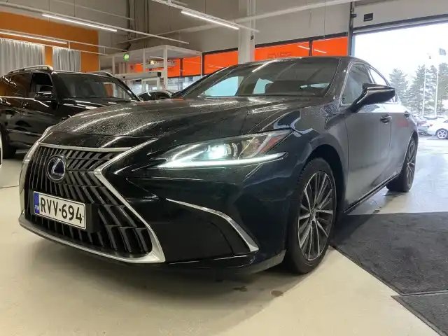 Musta Sedan, Lexus ES300 – RVV-694