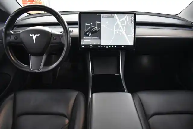 Musta Sedan, Tesla Model 3 – RVX-671