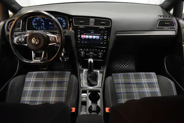 Sininen Viistoperä, Volkswagen Golf – RVZ-771