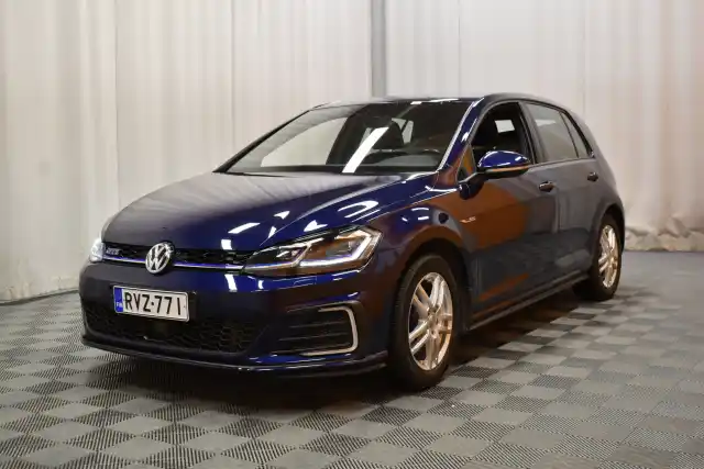 Sininen Viistoperä, Volkswagen Golf – RVZ-771