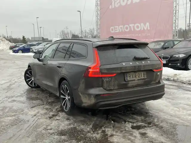 Harmaa Farmari, Volvo V60 – RXA-218