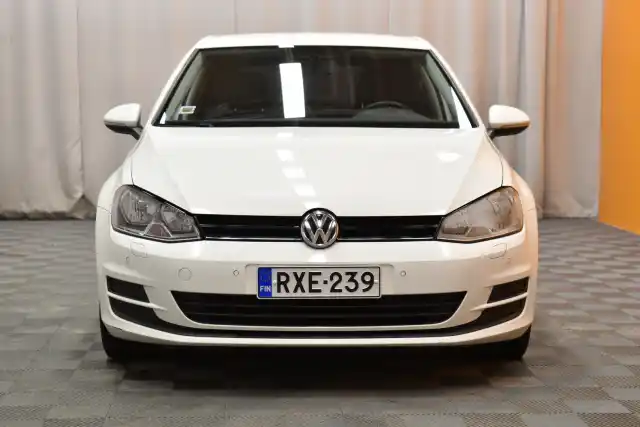 Valkoinen Viistoperä, Volkswagen Golf – RXE-239