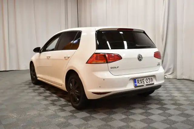 Valkoinen Viistoperä, Volkswagen Golf – RXE-239