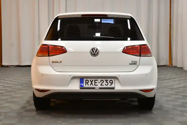 Valkoinen Viistoperä, Volkswagen Golf – RXE-239