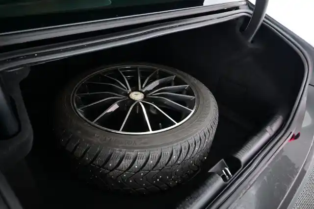 Musta Sedan, Mercedes-Benz EQE – RXE-258
