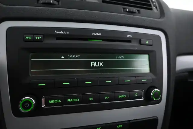 Vihreä Sedan, Skoda Octavia – RXG-555