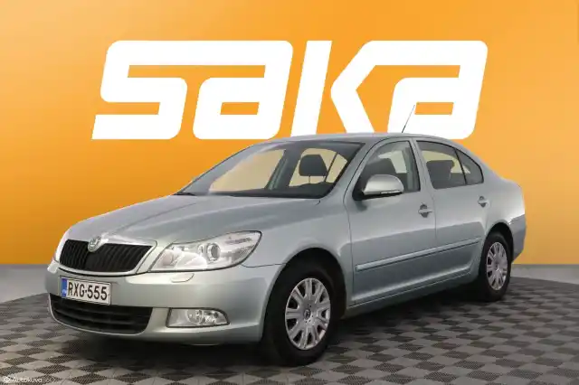 Vihreä Sedan, Skoda Octavia – RXG-555