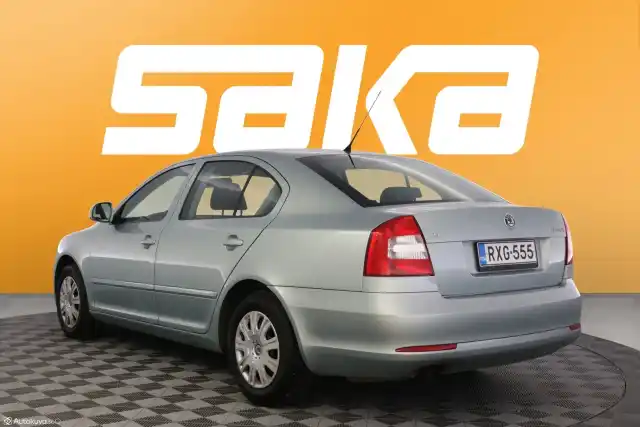 Vihreä Sedan, Skoda Octavia – RXG-555