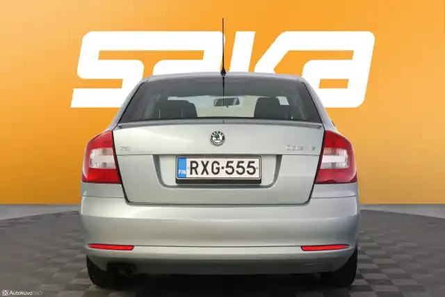 Vihreä Sedan, Skoda Octavia – RXG-555