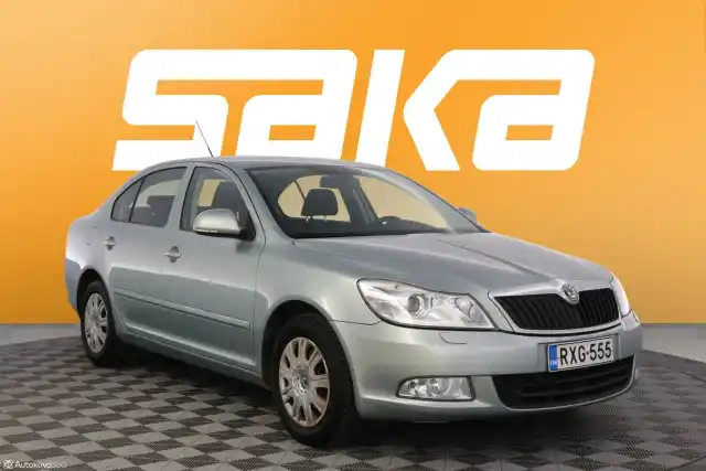 Vihreä Sedan, Skoda Octavia – RXG-555
