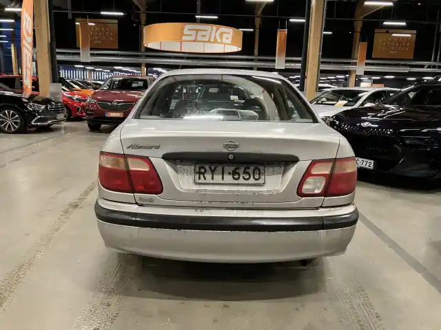 Harmaa Sedan, Nissan Almera – RYI-650