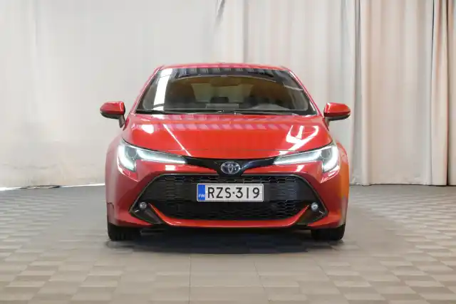 Punainen Viistoperä, Toyota Corolla – RZS-319