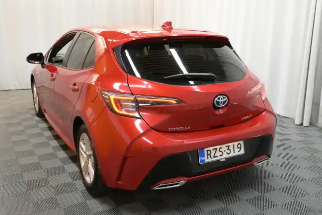 Punainen Viistoperä, Toyota Corolla – RZS-319