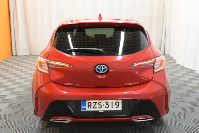 Punainen Viistoperä, Toyota Corolla – RZS-319