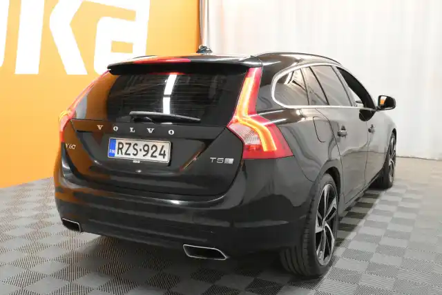 Musta Farmari, Volvo V60 – RZS-924