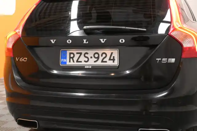 Musta Farmari, Volvo V60 – RZS-924