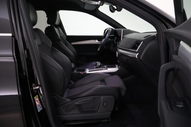Musta Maastoauto, Audi Q5 – SAK-01122