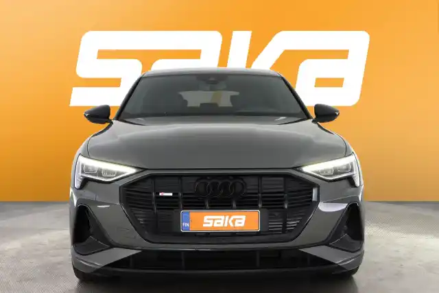 Harmaa Maastoauto, Audi e-tron – SAK-01917