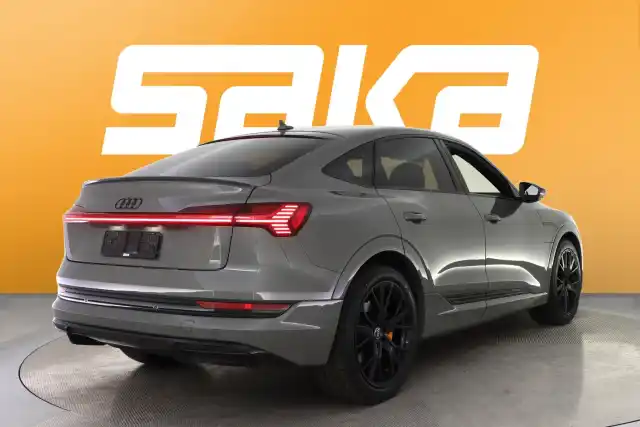 Harmaa Maastoauto, Audi e-tron – SAK-01917