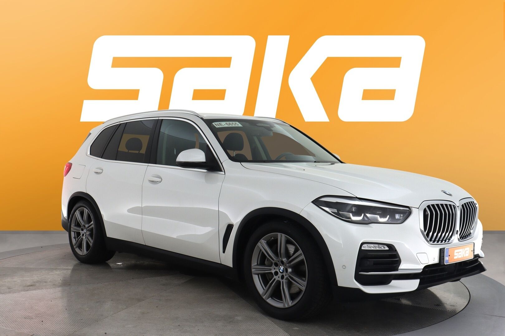 Valkoinen Maastoauto, BMW X5 – SAK-02084