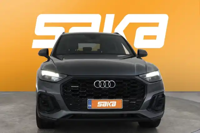 Harmaa Maastoauto, Audi Q5 – SAK-02218