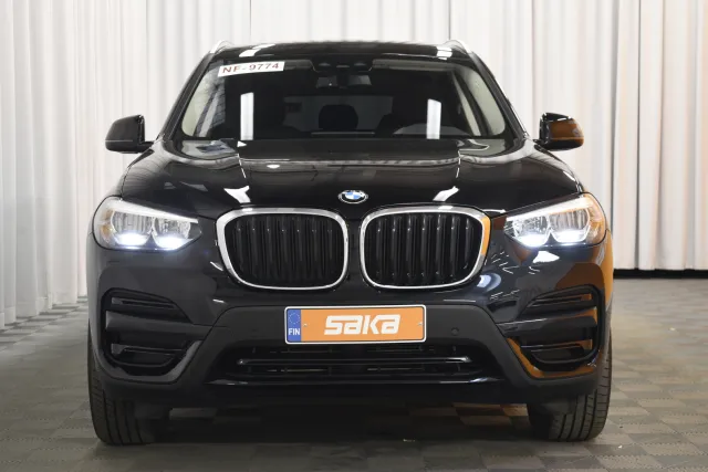 Musta Maastoauto, BMW X3 – SAK-02871