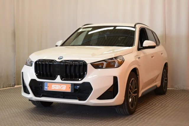 Valkoinen Maastoauto, BMW X1 – SAK-03862