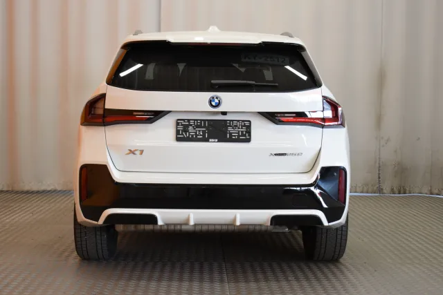 Valkoinen Maastoauto, BMW X1 – SAK-03862