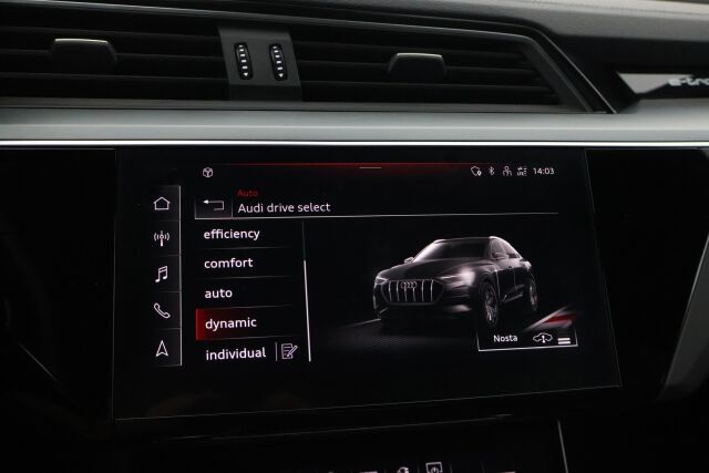 Musta Maastoauto, Audi e-tron – SAK-07843