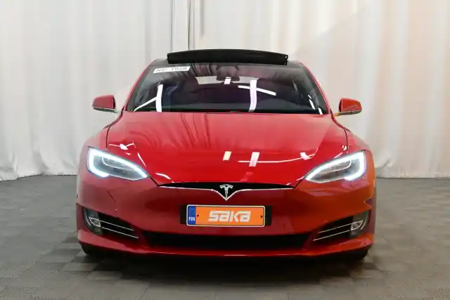 Punainen Sedan, Tesla Model S – SAK-07855