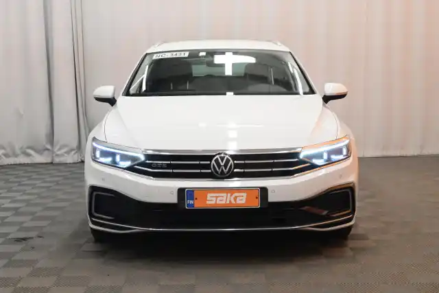 Valkoinen Farmari, Volkswagen Passat – SAK-08928