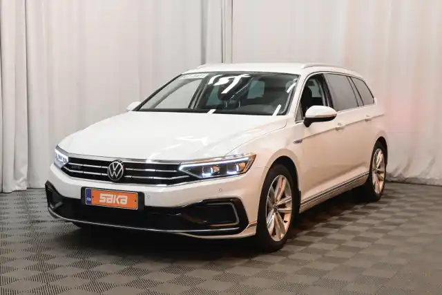 Valkoinen Farmari, Volkswagen Passat – SAK-08928