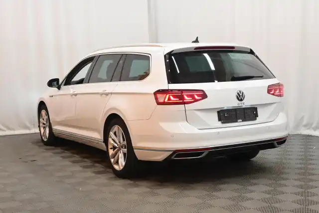 Valkoinen Farmari, Volkswagen Passat – SAK-08928