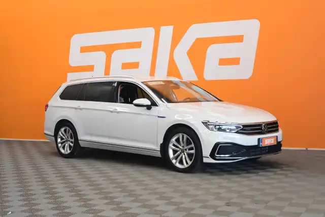 Valkoinen Farmari, Volkswagen Passat – SAK-08928