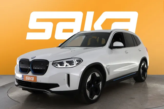 Valkoinen Maastoauto, BMW iX3 – SAK-12315