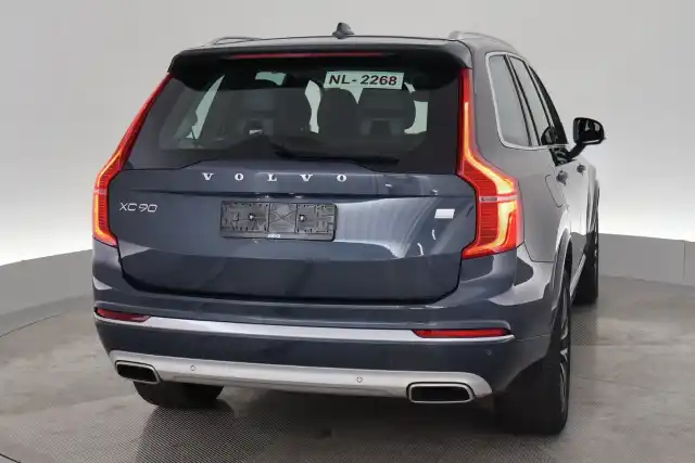 Sininen Maastoauto, Volvo XC90 – SAK-12858