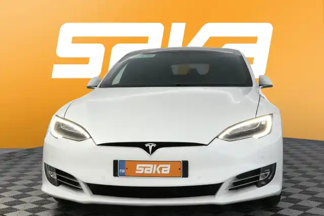 Valkoinen Sedan, Tesla Model S – SAK-13794